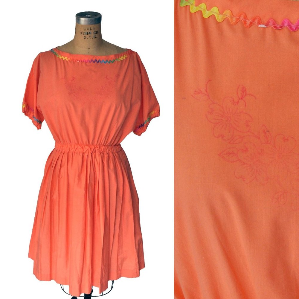Vintage 70s Handmade Peach Short Sleeved Dress Cinched Waist Floral Rainbow